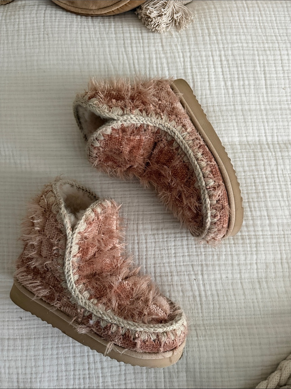 MOU furry pink slipper boot